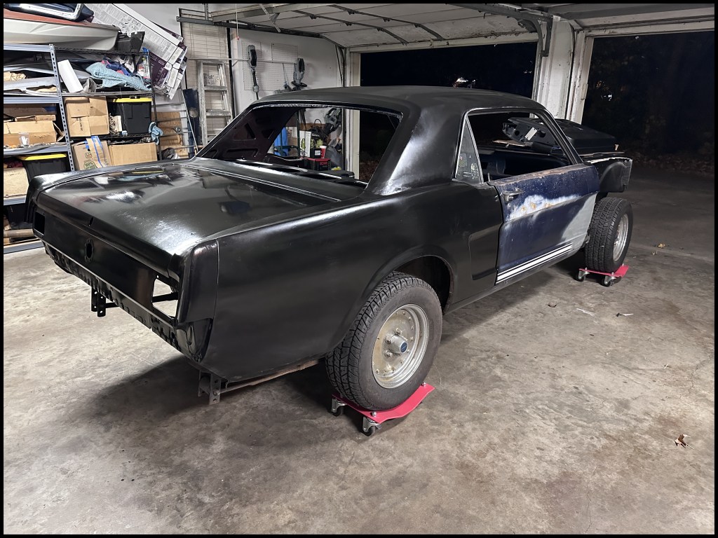 Passanger-side profile prior to the removal of the passanger door.